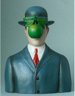 Statue "Le fils de l'Homme" de Magritte