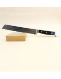 Alpha Black, Couteau à pain 21 cm à bord dentelé, forgé à double mitre